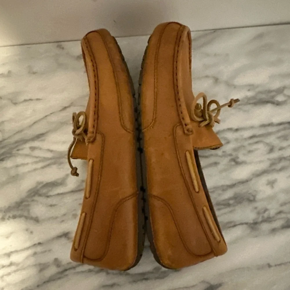 UGG Men's leather moccasin loafers brown leather fur lined men’s sz 12